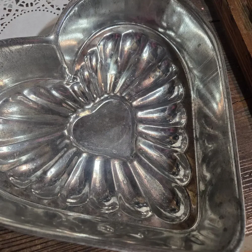 ANTIQUE Tin HEART Tart Candy MOLDS Old DARK PATINA FARM House